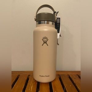 Hydroflask LIMITED EDITION whole foods eclusive. Color is Coffee/Tan/Brown/Nude